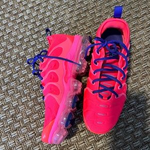 Neon hot pink nike air vapormax plus